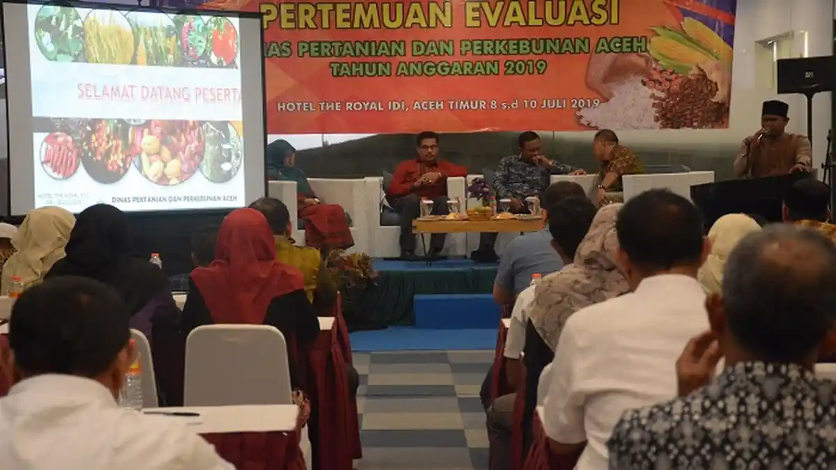 Bupati Aceh Timur Buka Rapat Evaluasi Distanbun Aceh
