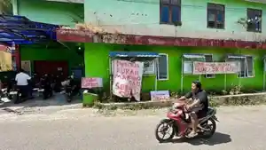 warga-di-Wonosobo-demo-kades-sering-bolos-hingga-ambulans-sering-dibawa-ke-luar-kota.jpg