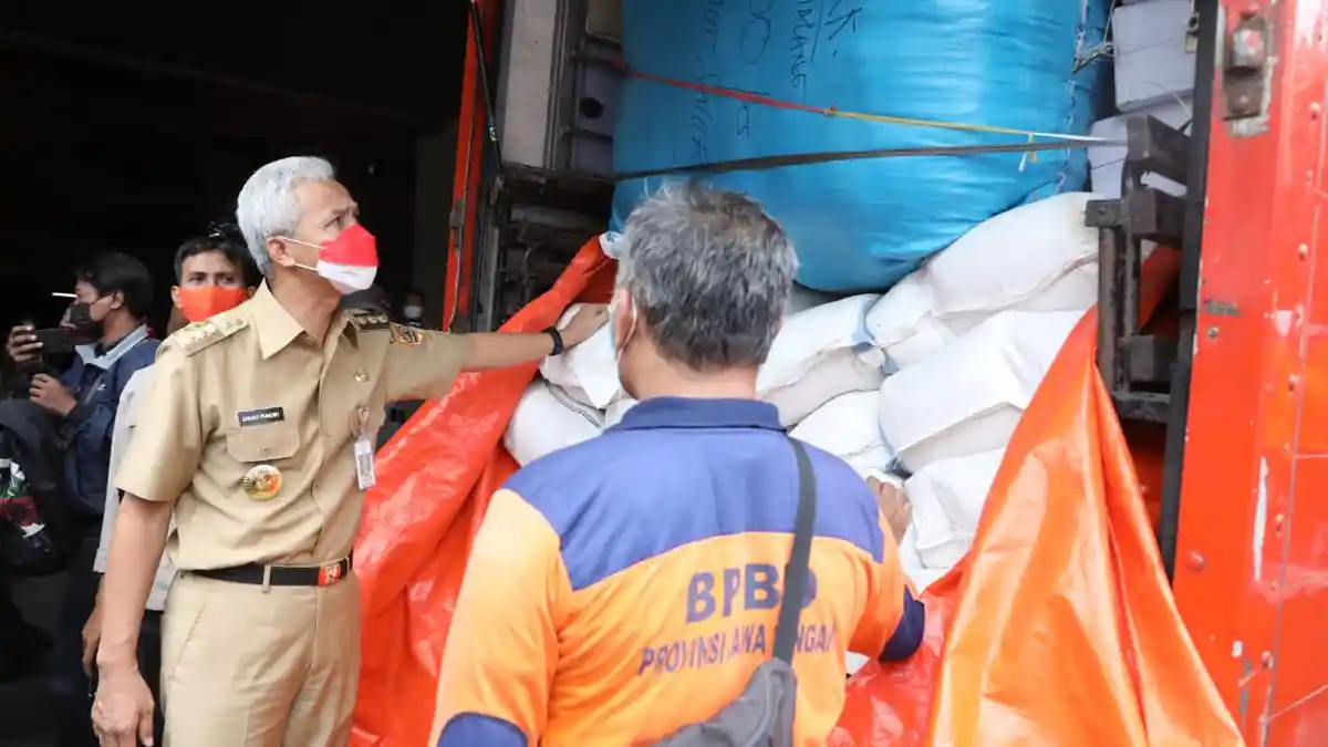 Bantu Korban Semeru, Gubernur Ganjar Pranowo Kirim Logistik dan Tim Relawan ke Jatim