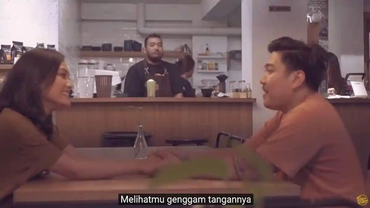 Chord Gitar dan Lirik Lagu 'Menepi' (Ngatmombilung) - Guyon Waton