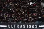 Suporter Persis Solo dan PSS Sleman di Stadion Manahan