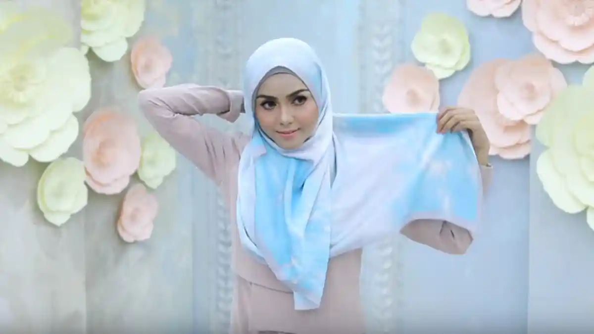 Tutorial Hijab Terbaru yang Cocok Untuk Anak Muda Pas Hangout Tampil Makin Kece dan Chic!