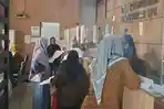 Kantor-Disdukcapil-Bireuen-ramai-dengan-warga-umumnya-mengurus-perubahan-data.jpg