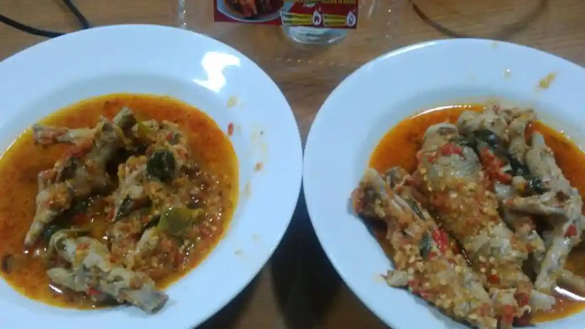 Ceker Ayam yang Pedasnya Biasa Disebut Teroris Lokal, yang Superpedas Teroris Internasional