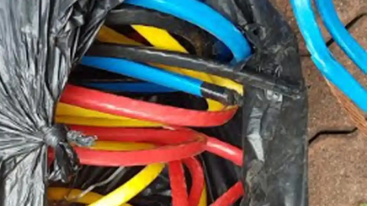 Kepergok, Pria di Bekasi Diamuk Warga Saat Hendak Mencuri Kabel PLN