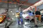 Ada Band Pentas di Kantin Kompas Gramedia