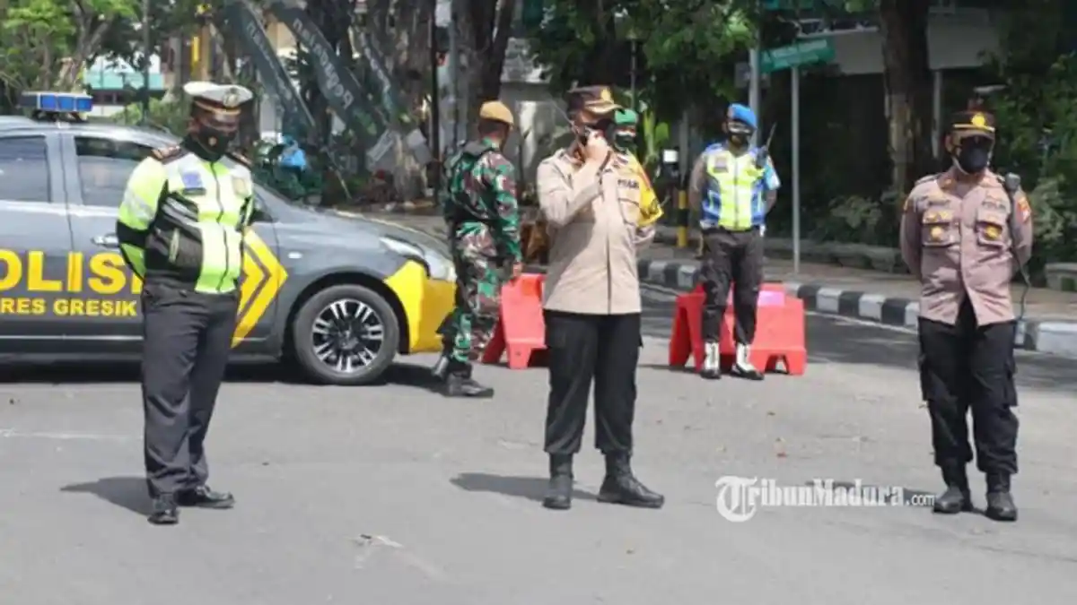 Penyekatan di Gresik, 1.500 Kendaraan Diputar Balik, 3 Orang Disidang Tipiring Karena Tak Bermasker