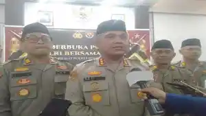 BERI-KETERANGAN-Kapolresta-Kupang-Kombes-Pol-Aldian-Manurung.jpg