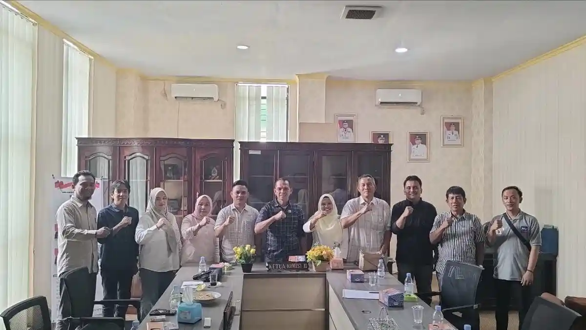 Komisi II DPRD Bengkulu Tengah Hearing dengan SPBU, Soroti Barcode hingga Pelayanan Operator