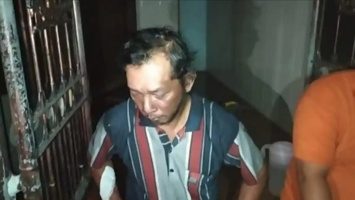 Rumah 2 Lantai di Surabaya Terbakar, 1 Orang Luka Ringan, Korban Ingin Selamatkan Keluarga