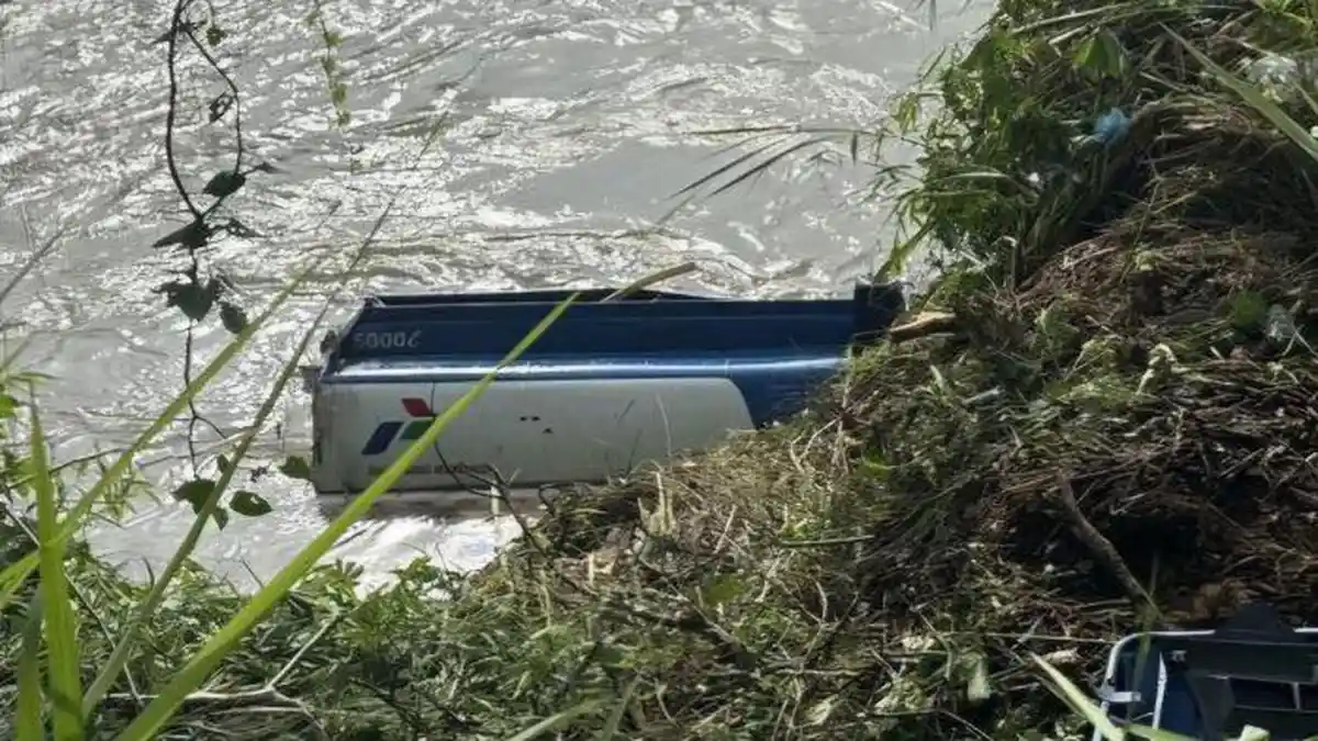 Sempat Oleng, Truk Tangki Terjun dan Terbalik ke Sungai di Kawasan Kisau OKU Selatan