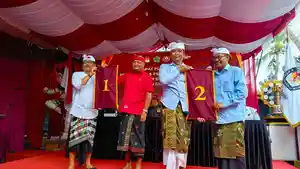 Paket-Aman-dan-Paket-Kata-saat-mengambil-nomer-urut-untuk-Pilkada-Gianyar-2024.jpg