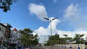Potret-langit-Batam-Center-Rabu-135-pagi-cuaca-berawan-Lalu-lintas-tampak-lengang.jpg