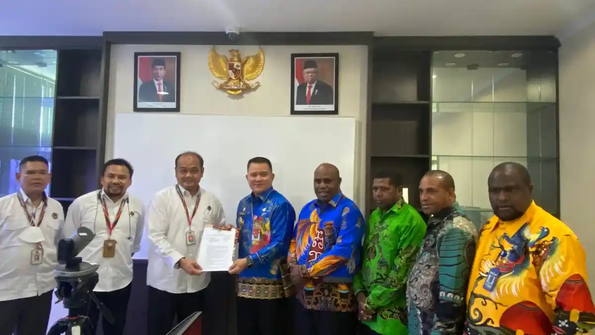 Pj Bupati Bernhard Rondonuwu Kunker ke Kemenko PMK, Bahas Keadaan Maybrat