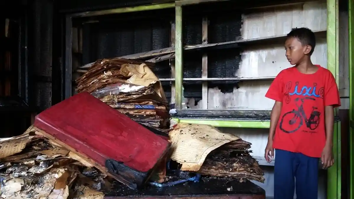 Kitab Kuno Ratusan Tahun Milik Pesantren Nurul Iman Terbakar