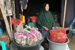 Penjual-bunga-tabur-Husna-50-di-Jl-Husni-Tamrin-Kelurahan-Binanga-Kecamatan-Mamuju.jpg