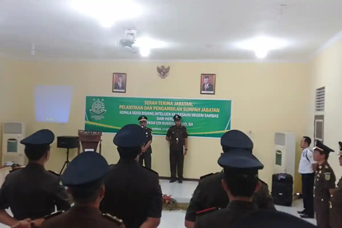 Kejaksaan Negeri Sambas Gelar Sertijab Kasi Intelijen