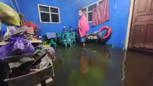 Potret-memprihatinkan-di-sebuah-rumah-warga-di-Desa-Ambulu.jpg