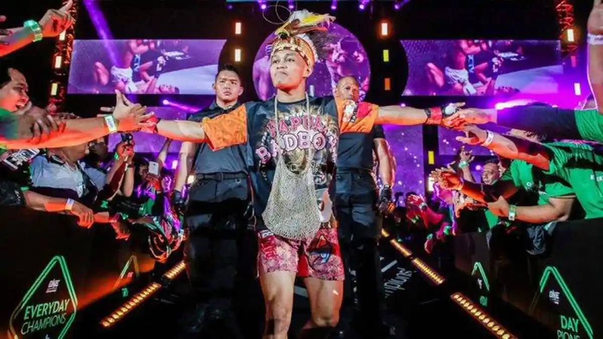 Adrian ‘Papua Badboys’ Mattheis Sukses Pukul KO Jawara Dunia One Championship