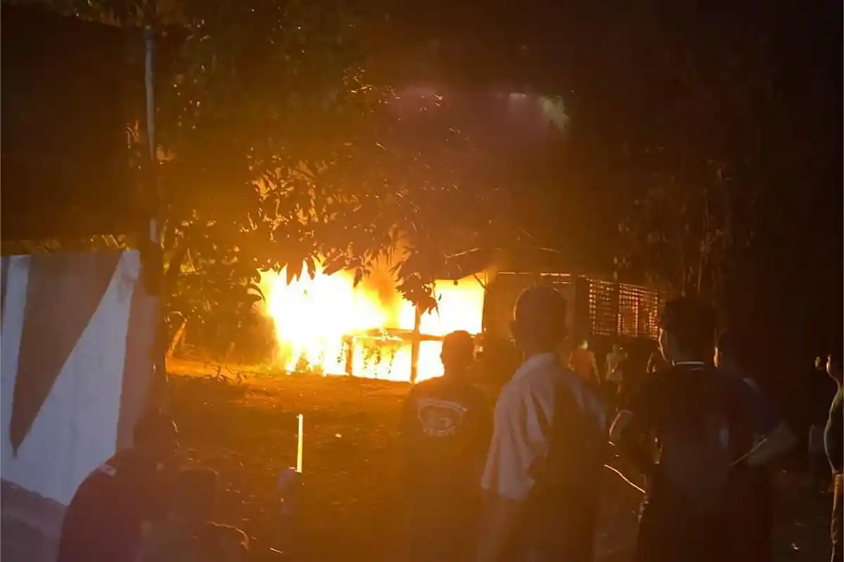 Kebakaran Kandang Ternak di Gresik, Petugas Damkar Butuh 30 Menit Padamkan Api