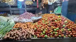 Harga-bahan-pokok-di-Pasar-Towoe-Sangihe-Sulawesi-Utara-Kamis-4122025.jpg