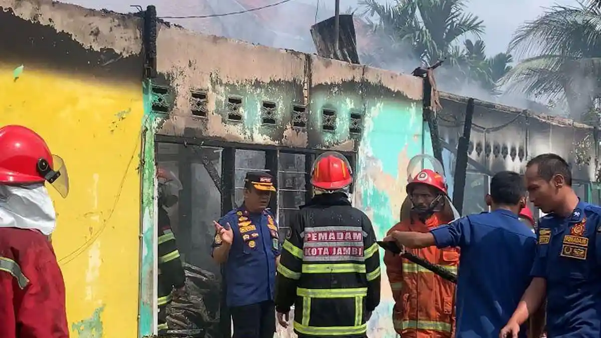Warga Dengar Ledakan saat Kebakaran 5 Bedeng di Kawasan Beringin Jambi
