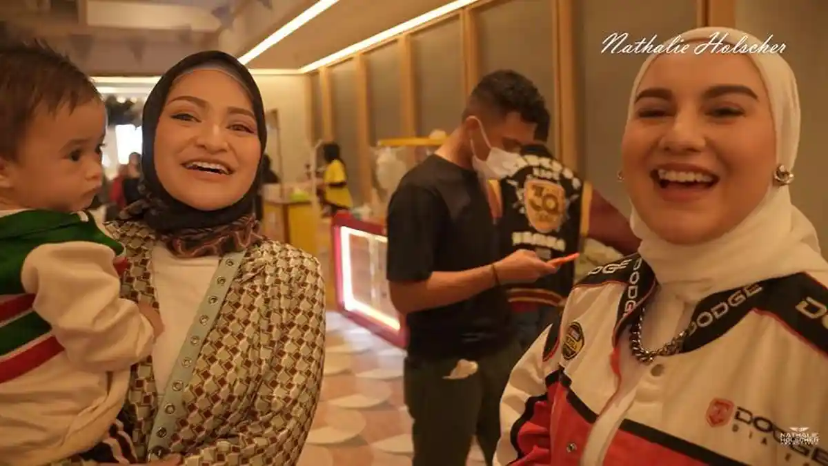 Irish Bella Sarankan Nathalie Holscher Ulang Tahun Pertama Adzam Bertema Gucci