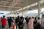 Penumpang-Whoosh-menunggu-keberangkatan-menunju-Jakarta-315.jpg