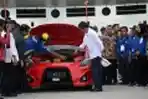 Jokowi Coba Mobil Listrik Karya Mahasiswa ITS