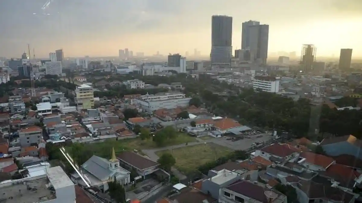 Cuaca Surabaya Hari Ini Senin 13 April 2026: Cerah Seharian, Suhu Capai 33 Derajat