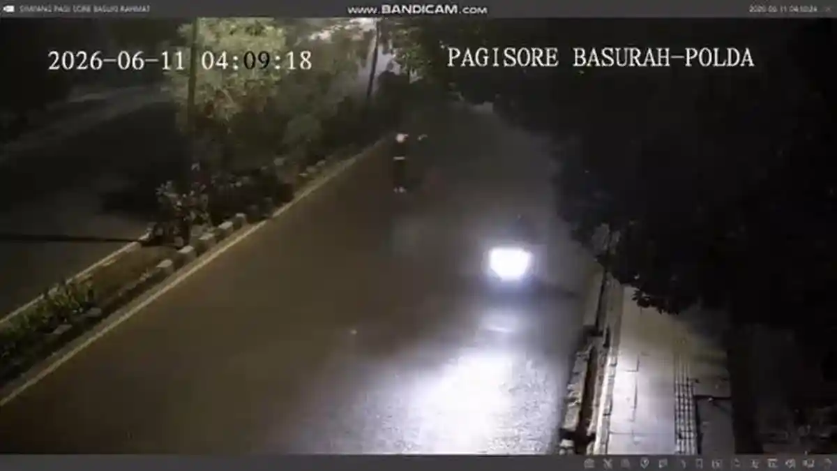 Dua Begal di Palembang Viral Rampas Motor Wanita di Jalan Basuki Rahmat, Pelaku Diduga Bersenpi