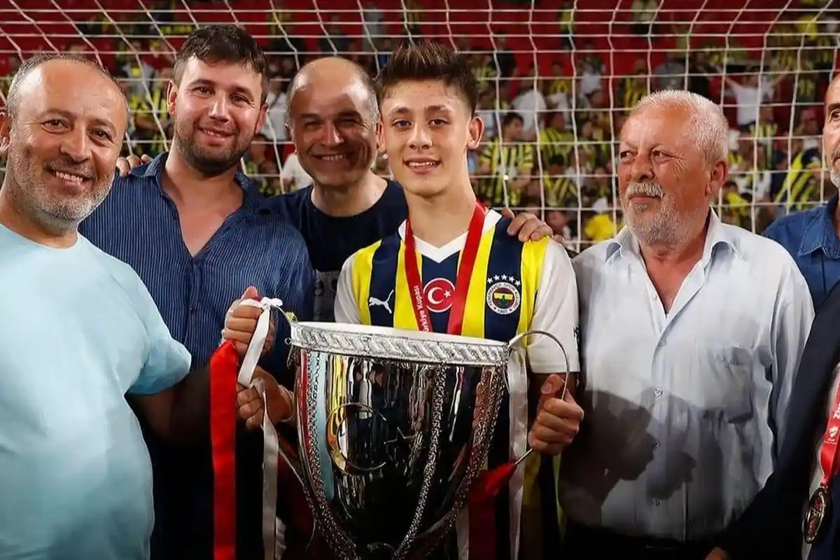 Real Madrid dan AC Milan Bersaing untuk Dapatkan Bintang Muda Fenerbahce Arda Guler