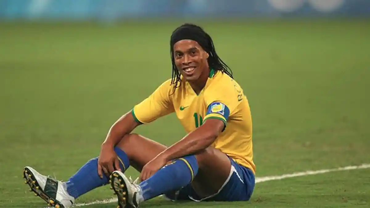 Ronaldinho Umumkan Pensiun Tahun Ini