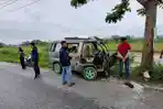 Mobil-penumpang-mopen-yang-membawa-15-pelajar-alami-kecelakaan.jpg