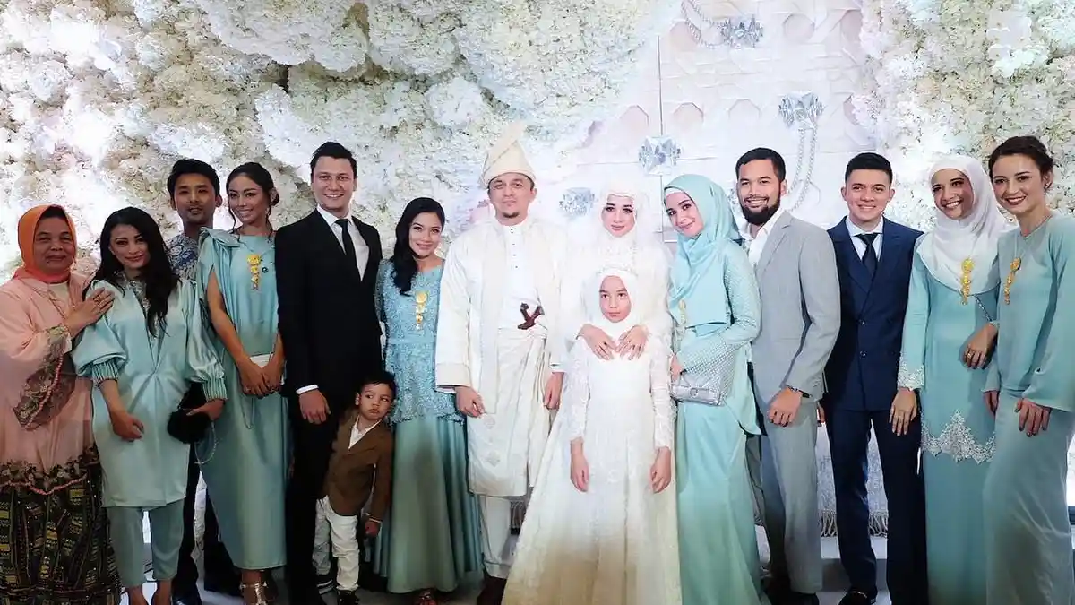 7 Foto Pernikahan Laudya Cynthia Bella dan Engku Emran, Beautiful White!