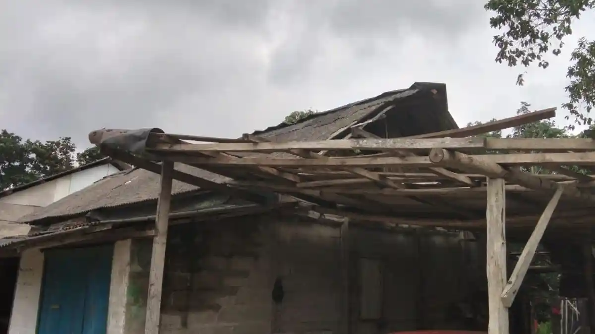 Puluhan Rumah di Tulangbawang Lampung Rusak Disapu Puting Beliung