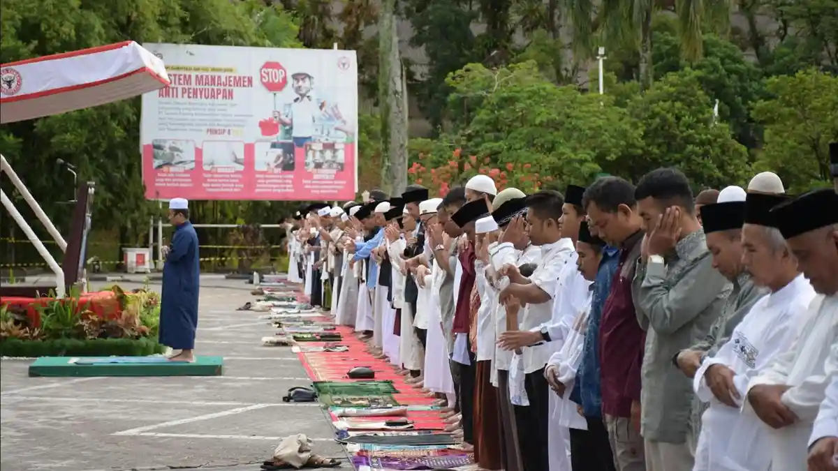 Salat Idul Adha di PT Semen Padang, Khatib Ajak Jamaah Teladani Nabi Ibrahim