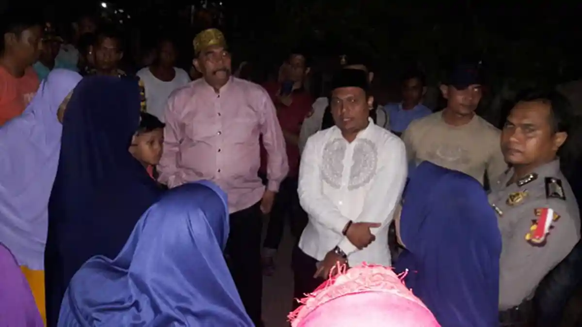 Emak-emak Geruduk Rumah Keuchik Lampaseh, Aparat Polisi Bermotor Trail Berdatangan, Ini Kasusnya