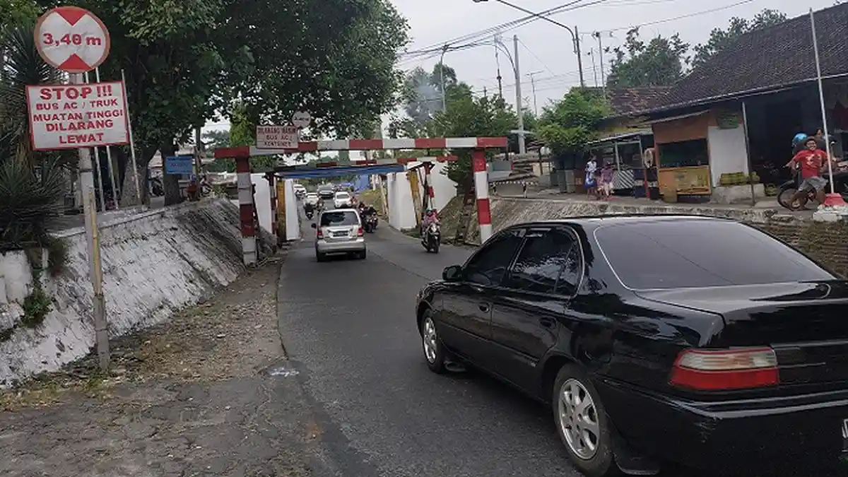 Satlantas Polresta Solo Akan Surati PT KAI Minta Rambu dan Peninggian Portal di Viaduk Gilingan