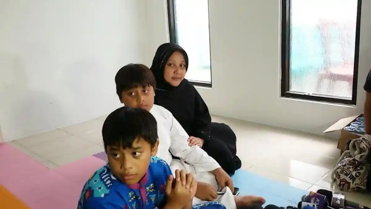 Inilah Sosok Istri Komedian Komeng, Aprilliana Indra Dewi Dulunya Model Iklan Perbankan