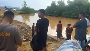 balita-meninggal-terseret-banjir.jpg