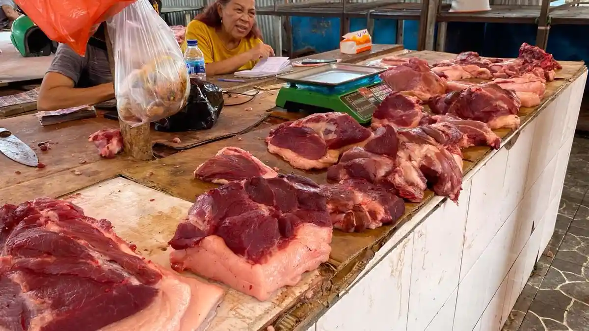 Harga Daging Sapi di Pasar Pinasungkulan Karombasan Manado Stabil, Penjual : Naik Jelang Idul Fitri