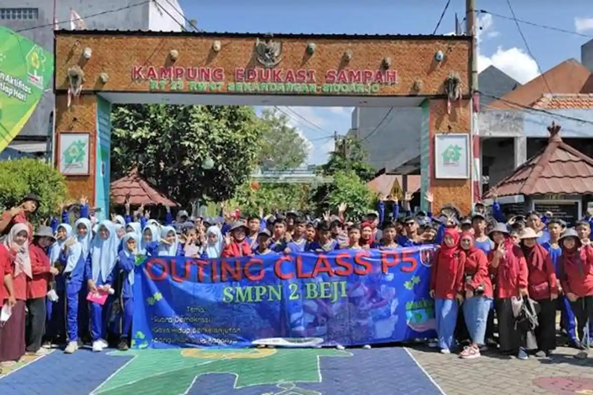 SMPN 2 Beji Pasuruan Outing Class P5 tentang Pengolahan Sampah di Kampung Edukasi Sampah Sidoarjo