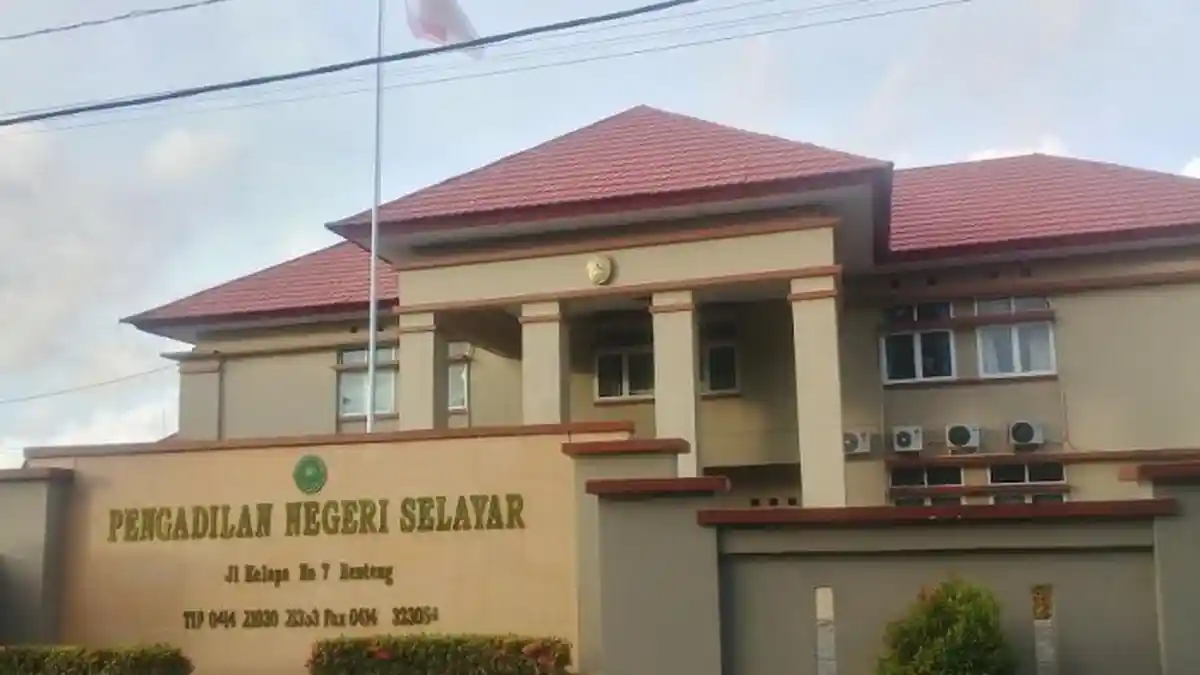 Bagi Generator dan Mesin Chainshaw, Caleg Gerindra Jalani Sidang di PN Selayar