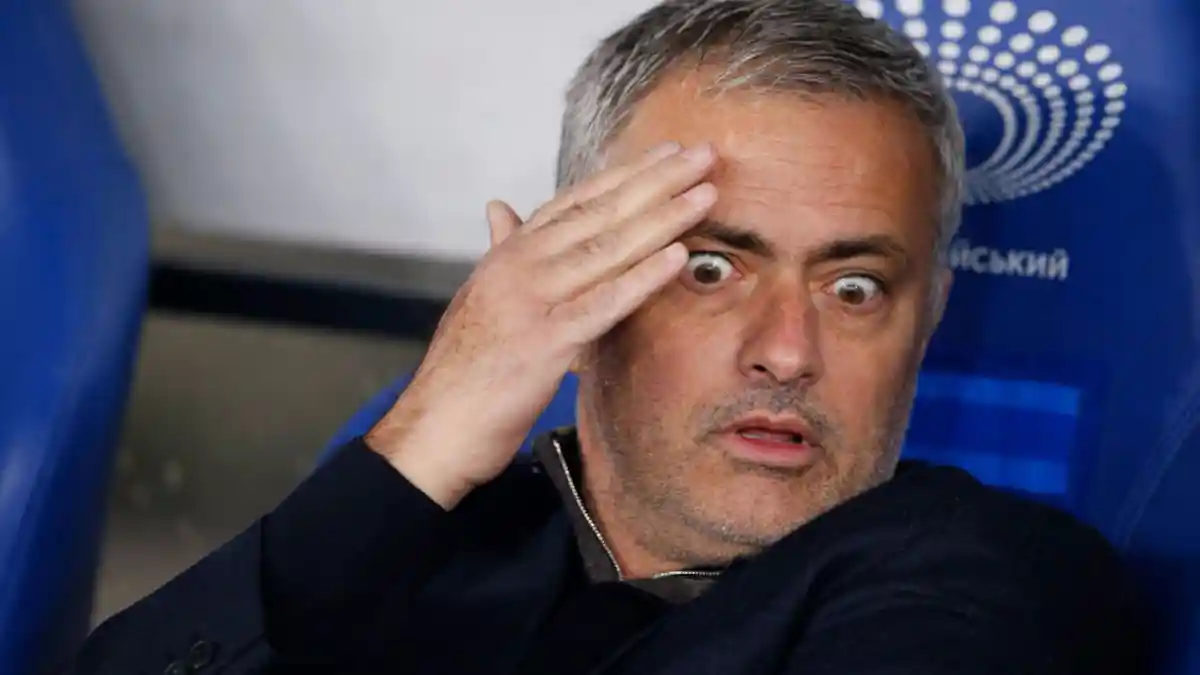 Petinggi Manchester United Sodorkan 6 Nama yang Akan Diduetkan dengan Pogba dan Matic pada Mourinho