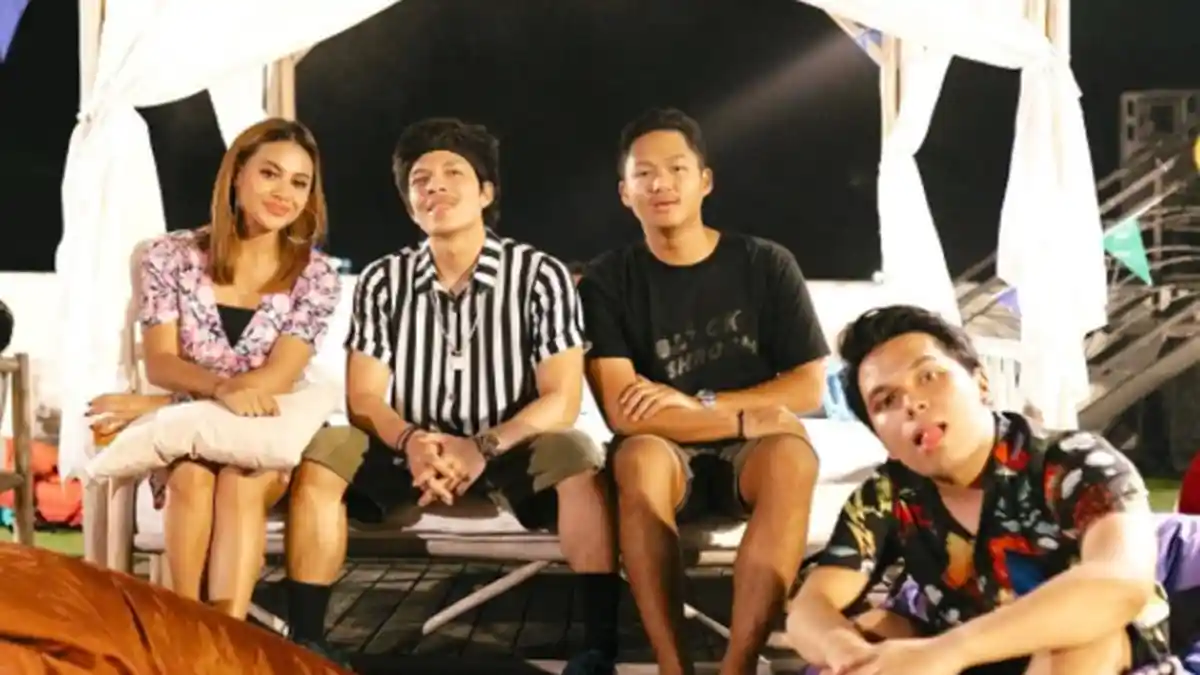 Tepis Isu Putus, Atta Halilintar dan Aurel Hermansyah Rayakan Tahun Baru Bersama di Bali