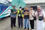 Bea-Cukai-Kualanamu-menyambut-kedatangan-jamaah-haji-yang-tergabung-dalam-kloter-6-debarkasi-Medan.jpg