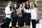 Atiqah Hasiholan Hadiri Konferensi Pers Rexona