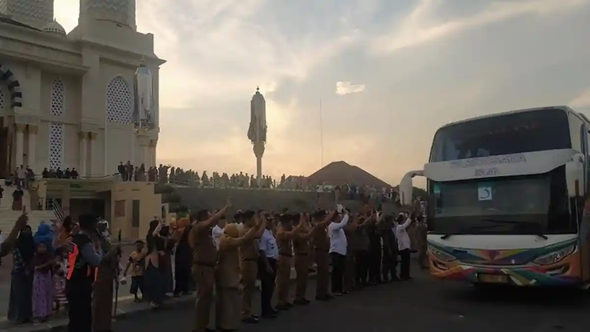 428 Jamaah Calon Haji Diberangkatkan Dari Masjid Agung Madaniyah