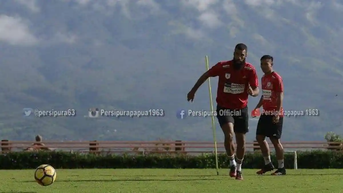 Info SPORT Terbaru :Mantan Pemain Persipura Jayapura Sylvano Comvalius Resmi Gabung KlubSingapura